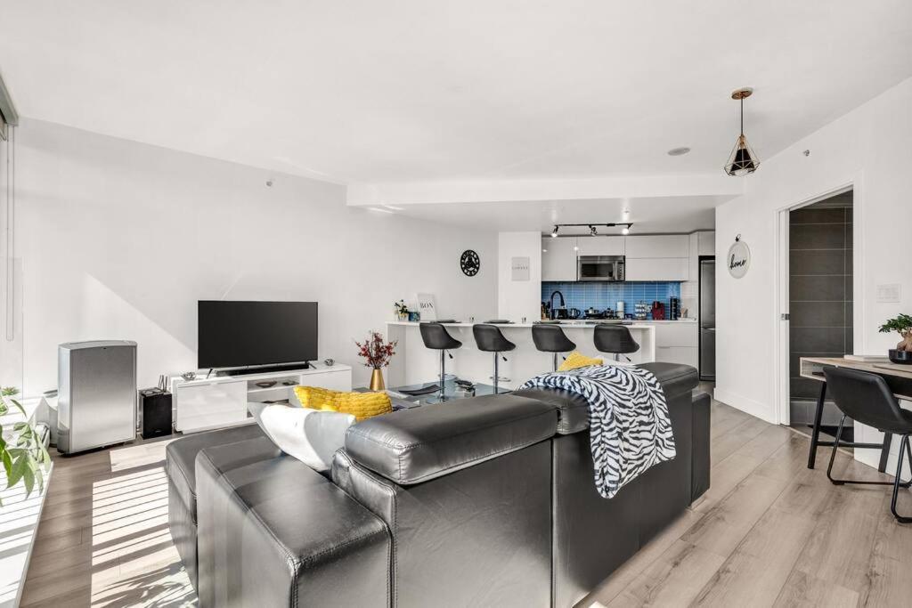 Central Luxury Apartment With Best City Views! Vancouver Exteriör bild