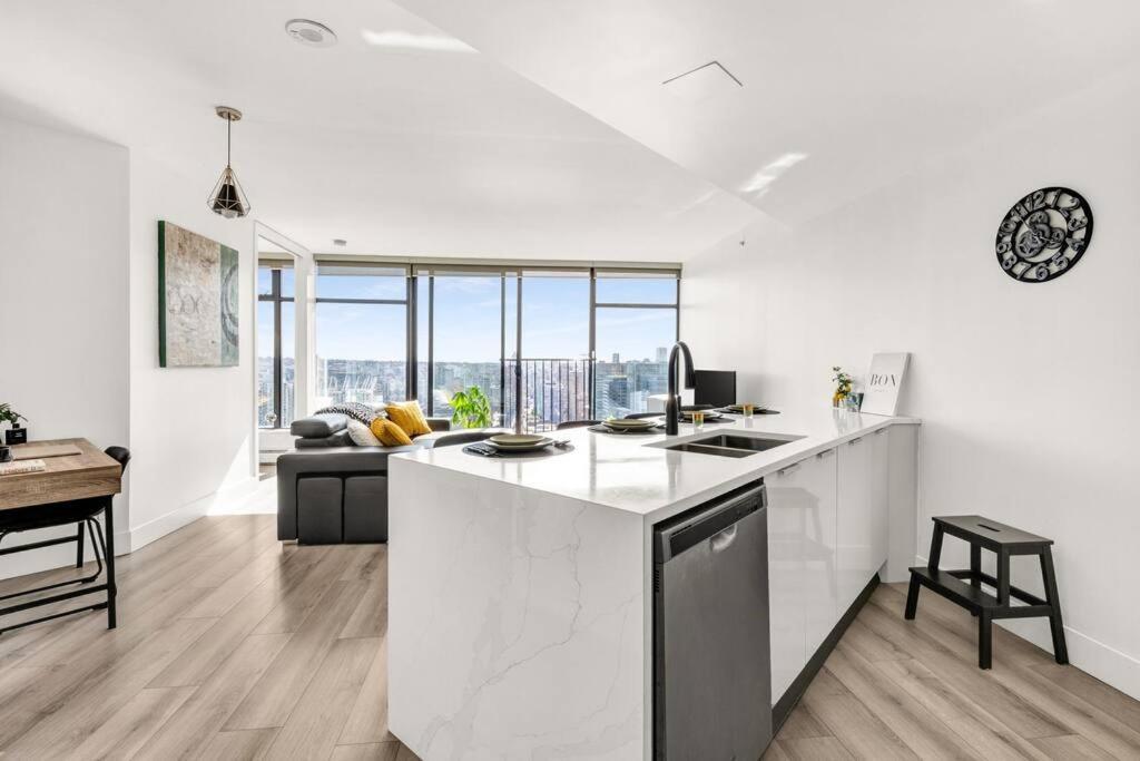Central Luxury Apartment With Best City Views! Vancouver Exteriör bild
