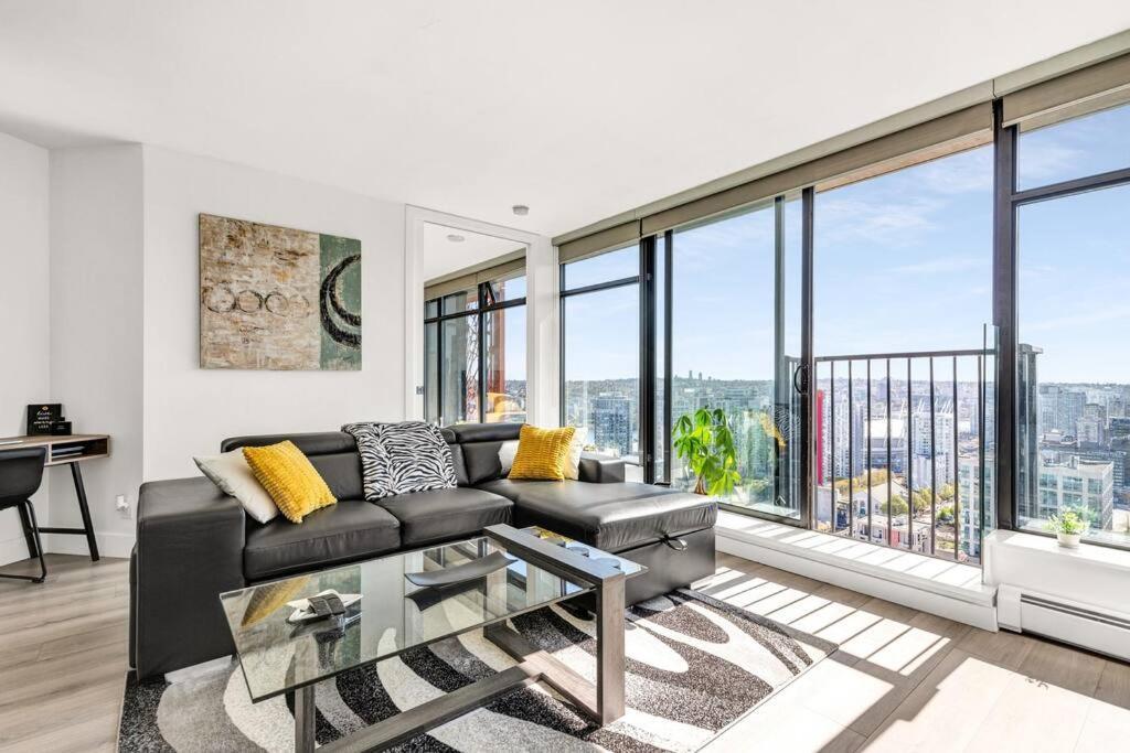 Central Luxury Apartment With Best City Views! Vancouver Exteriör bild
